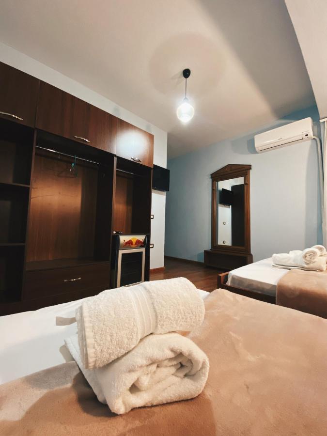 Oda Guest House Korce Buitenkant foto