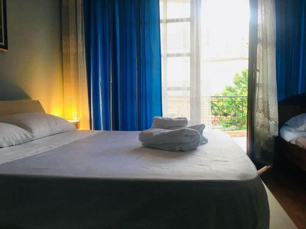 Oda Guest House Korce Buitenkant foto